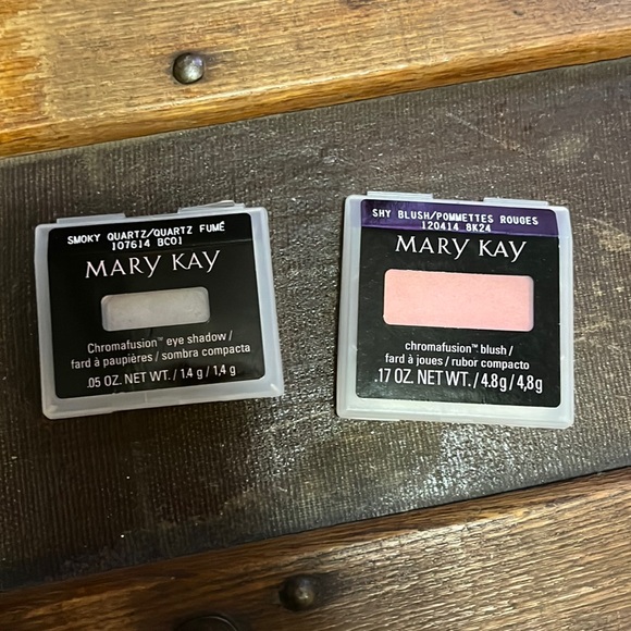 Mary Kay, smoky quartz chromafusion eyeshadow, and chromafusion Shy blush. NEW - Picture 1 of 1